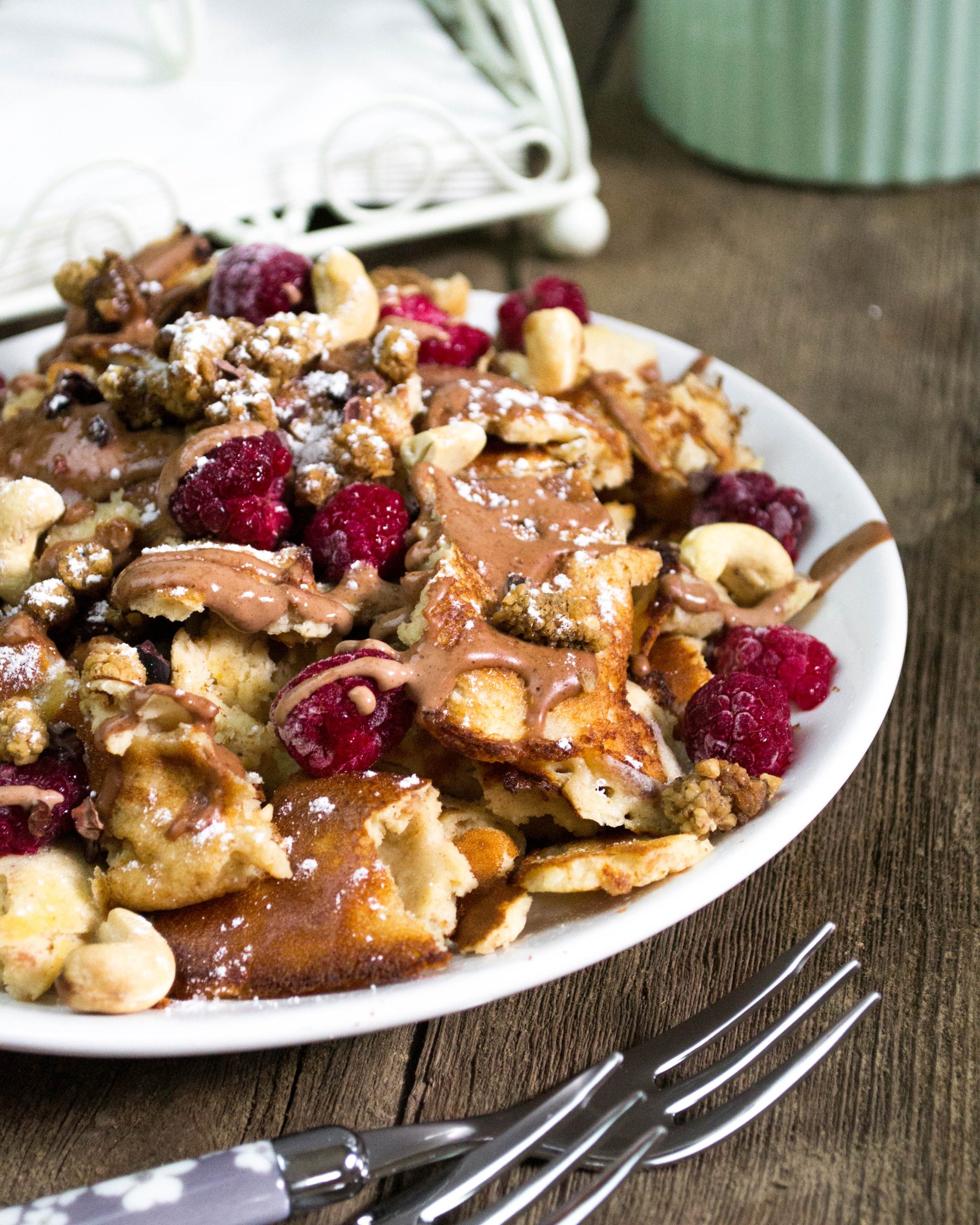 Buttermilch-Kaiserschmarrn mit Mandelmus Buttermilch-Kaiserschmarrn mit Mandelmus