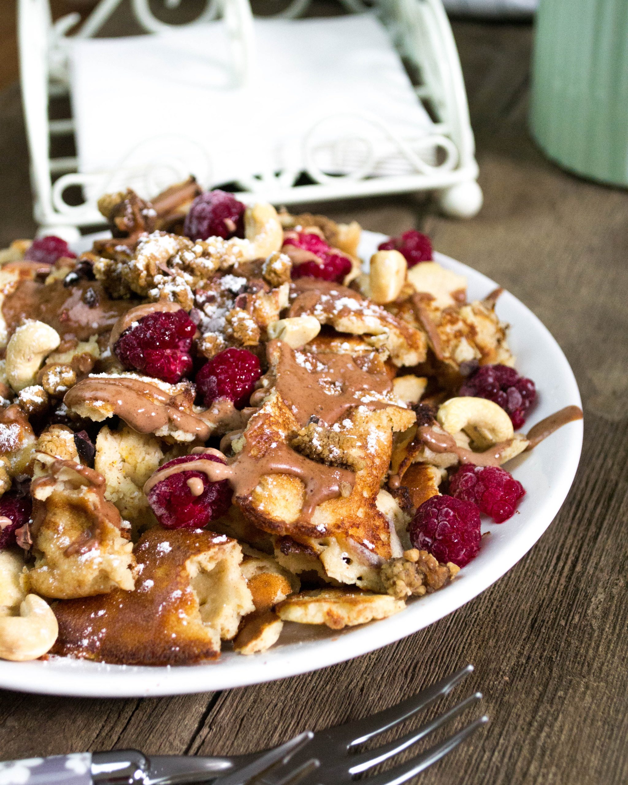 Buttermilch-Kaiserschmarrn mit Mandelmus Buttermilch-Kaiserschmarrn mit Mandelmus