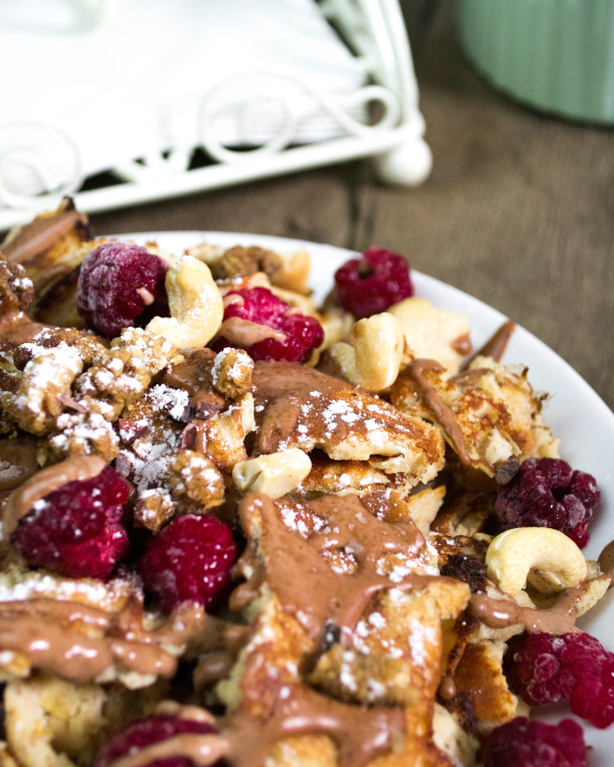 Buttermilch-Kaiserschmarrn mit Mandelmus Buttermilch-Kaiserschmarrn mit Mandelmus